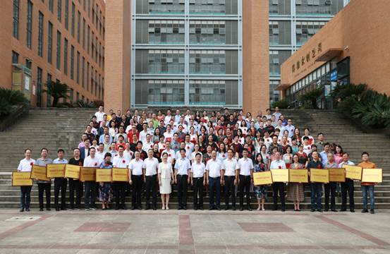 说明: E:\办公资料\照片与视频\菠菜资源平台大全工作图片\2020年\9月\10日——庆祝第36教师节\精选图片\330A5172.JPG