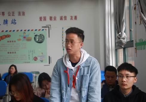 说明: E:\办公资料\照片与视频\菠菜资源平台大全工作图片\2020年\10月\15日——赵福菓副书记参加马院学生党支部党日活动\精选图片\AB3A0108.JPG