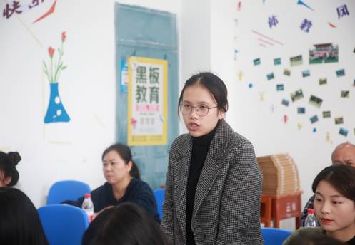 说明: E:\办公资料\照片与视频\菠菜资源平台大全工作图片\2020年\10月\15日——赵福菓副书记参加马院学生党支部党日活动\精选图片\AB3A0101.JPG