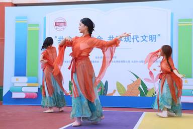1726884007630521.jpg 菠菜资源平台大全大学生艺术团歌舞表演.jpg
